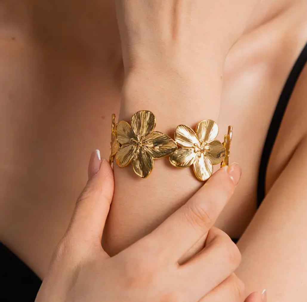 (Copia) Juego Dasiph (aretes, brazalete y anillo ajustable)