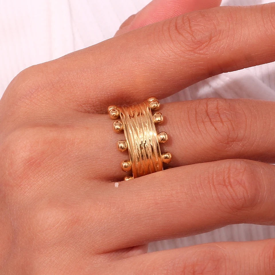 Set Porto Gold  (aretes, anillo, brazalete)